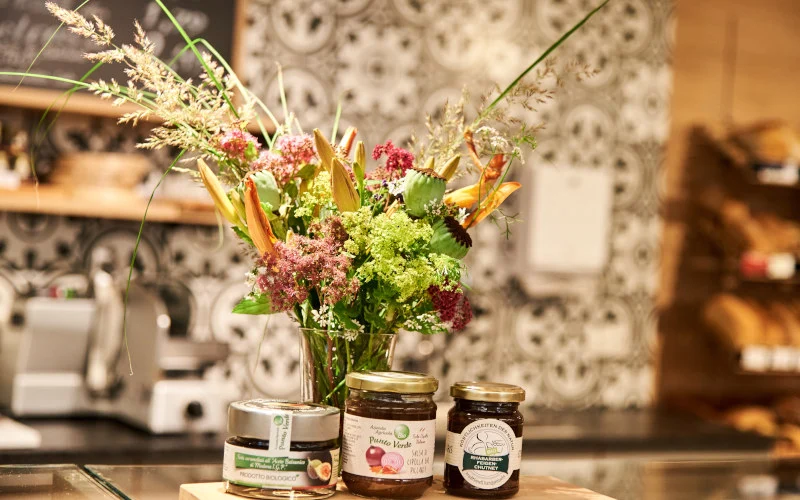 Bioladen mit großer Vielfalt - Biomarkt im Ostallgäu b.i.o. - Biomarkt im Ostallgäu Theke